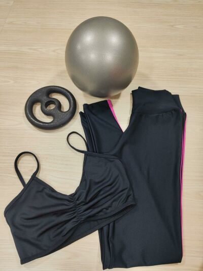 Imagem de Conjunto Legging e Top de Cor Preta com Listra Rosa BJPRLR1 - Tamanho M